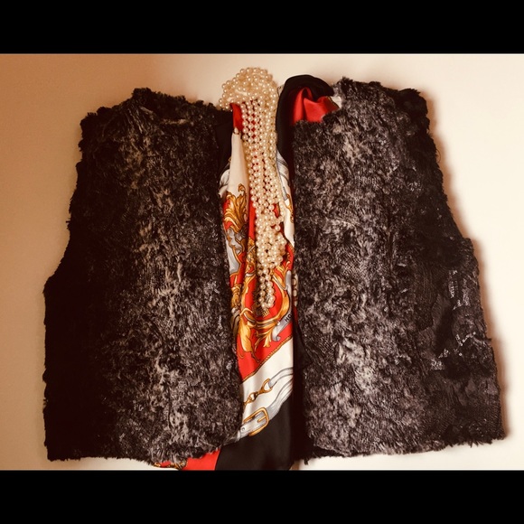 Faux black and gray fur vest with added sparkle😍 - Picture 4 of 8